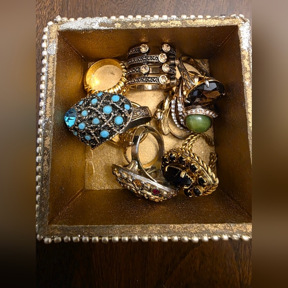Surprise Bundle Of Rings In Trinket Box - Picture 3 of 7